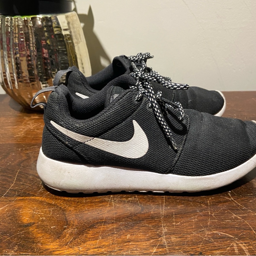 Nike Roshe One Women’s SZ 6